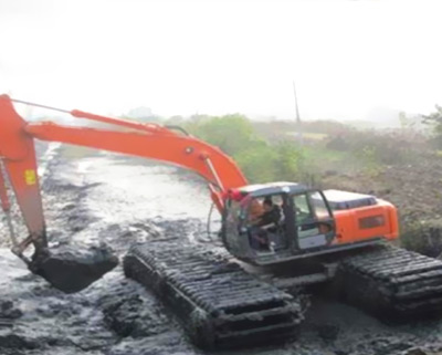 水、陸兩棲挖掘機(jī)